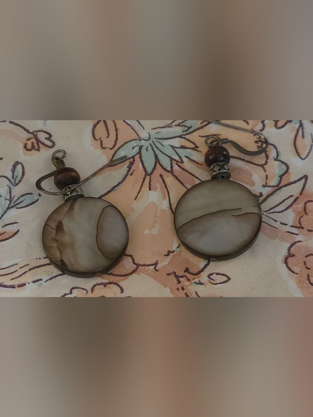 4/$25 Deal! Vintage Brown Mother-of-Pearl Round Drop Earrings